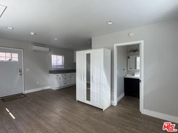 $1,850 | 5460 Burnet Avenue, Unit A D U, Sherman Oaks, CA 91411