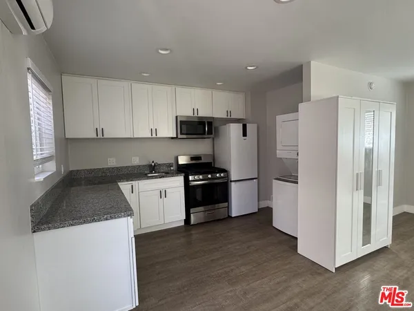 $1,850 | 5460 Burnet Avenue, Unit A D U, Sherman Oaks, CA 91411