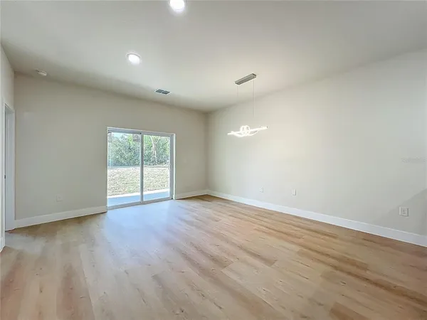 $2,450 | 356 West 4th Street, Apopka, FL 32703