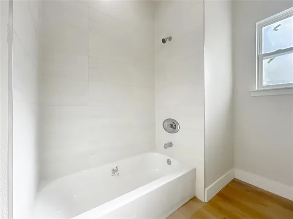 $2,450 | 356 West 4th Street, Apopka, FL 32703