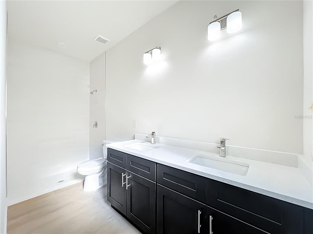 356 West 4th Street Apopka, FL 32703 - Photo 28 of 32 a bathroom with a double vanity sink and a mirror