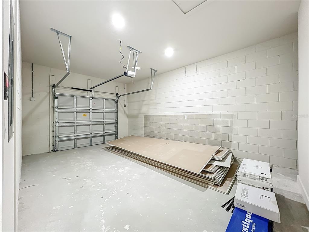 356 West 4th Street Apopka, FL 32703 - Photo 29 of 32 a view of a garage