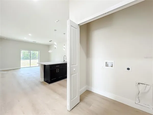 $2,450 | 356 West 4th Street, Apopka, FL 32703