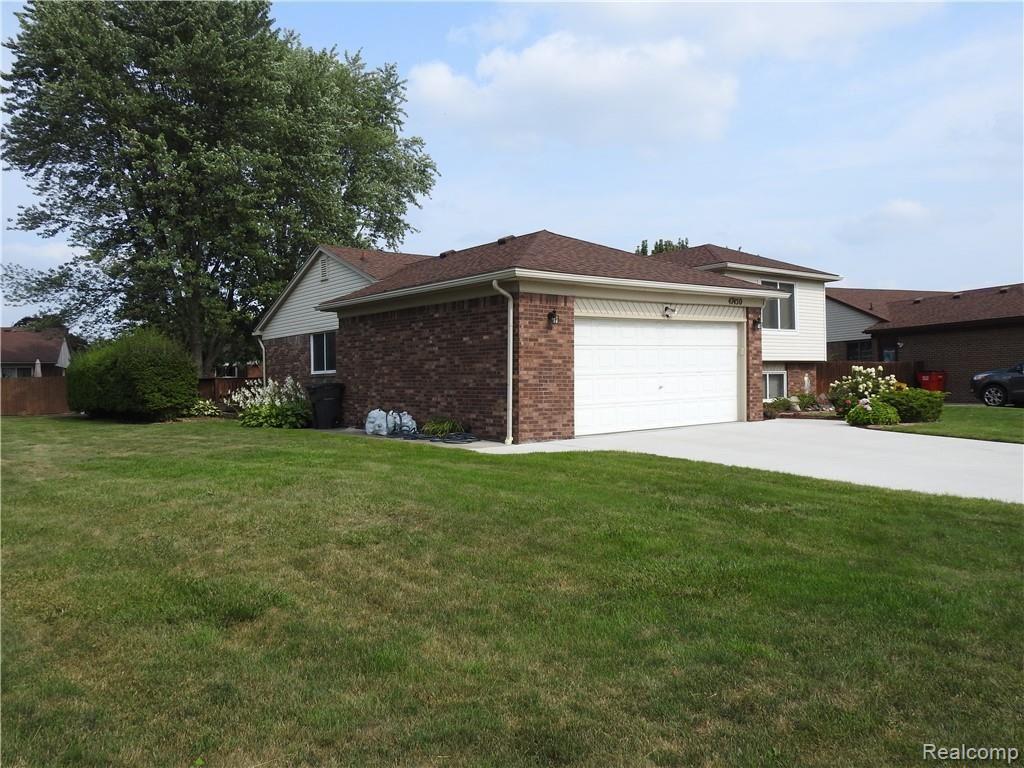 47450 Juniper Road Macomb, MI 48044 - Photo 3 of 23