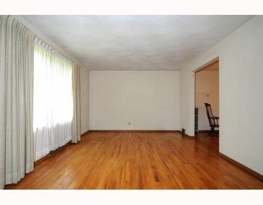 656 Anderson Hozak Road Clinton, PA 15026 - Photo 3 of 11 Living Room.