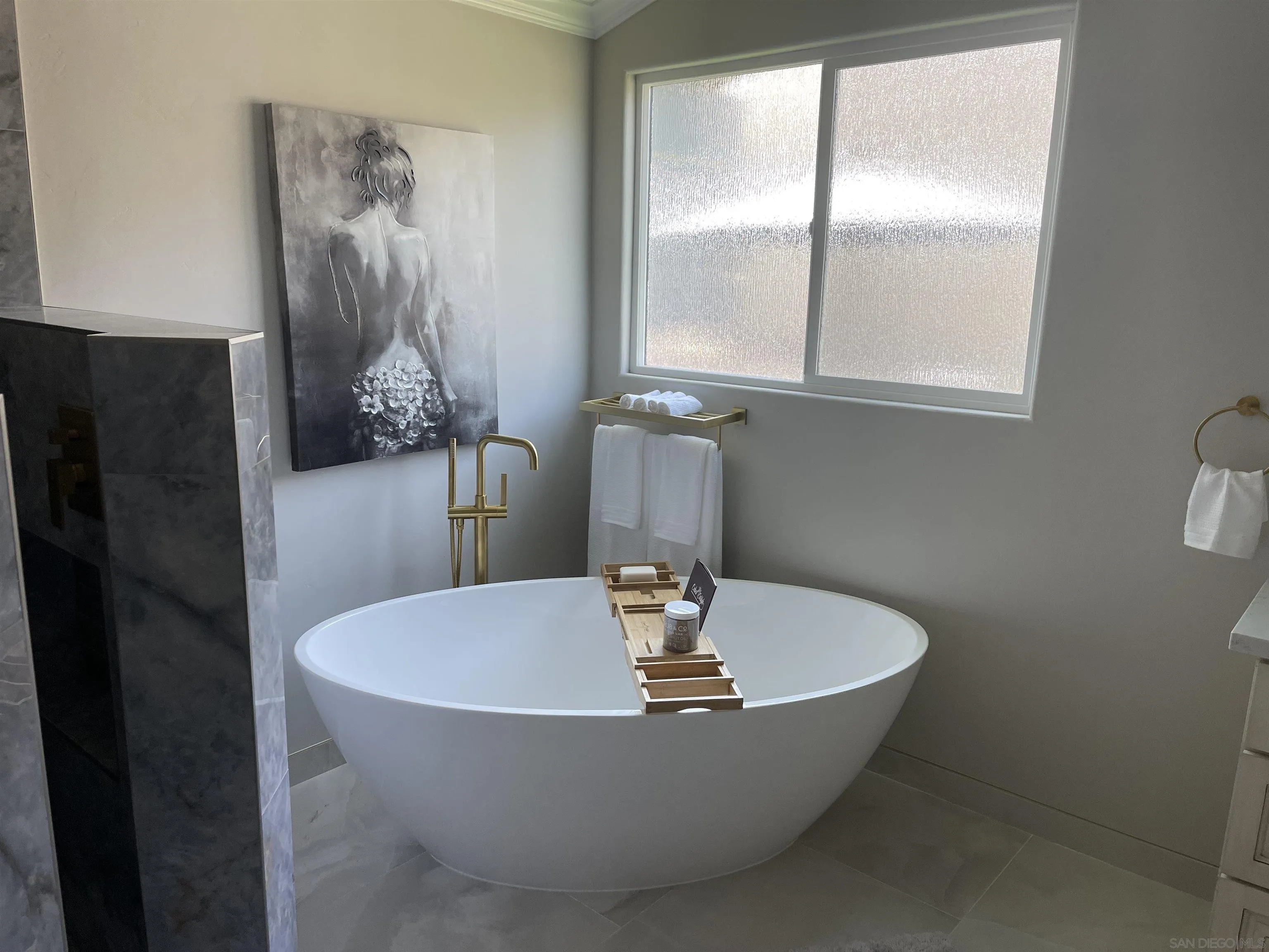 22863 Ridge Rte Lane Lake Forest, CA 92630 - Photo 4 of 5 a bathroom with a sink