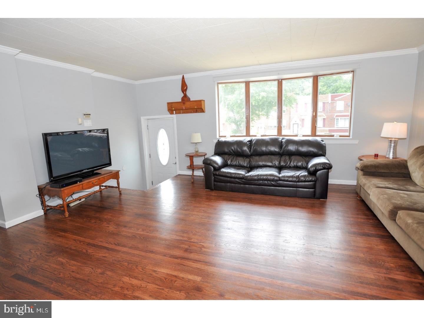 3627 Salina Road Philadelphia, PA 19154 - Photo 5 of 25 Living Room