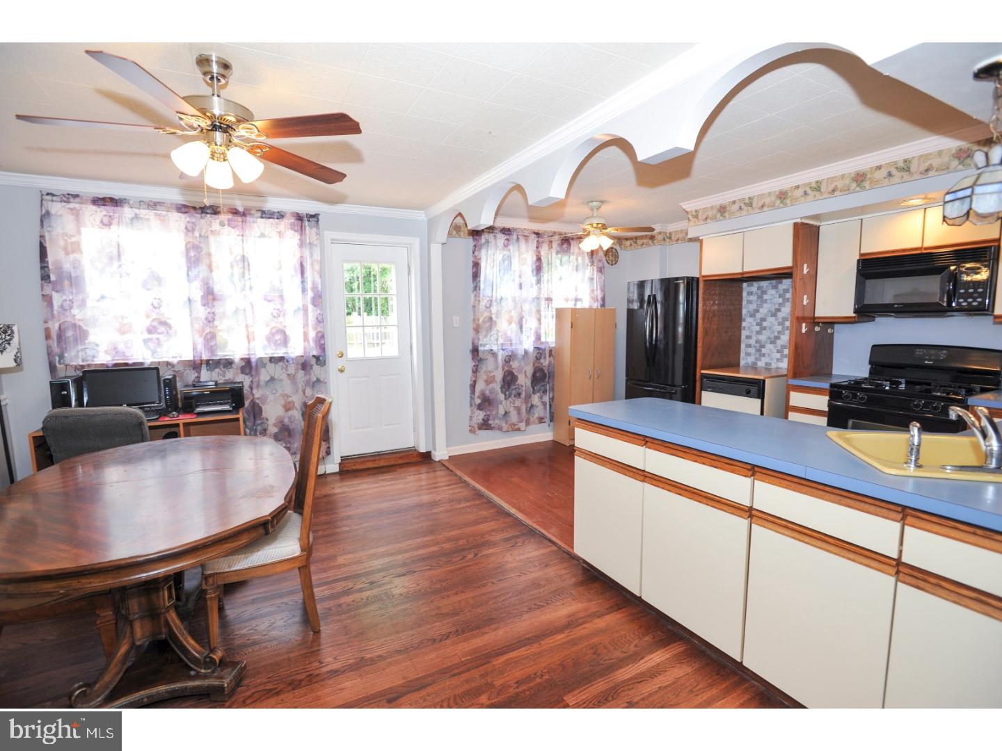 3627 Salina Road Philadelphia, PA 19154 - Photo 8 of 25 Dining Room