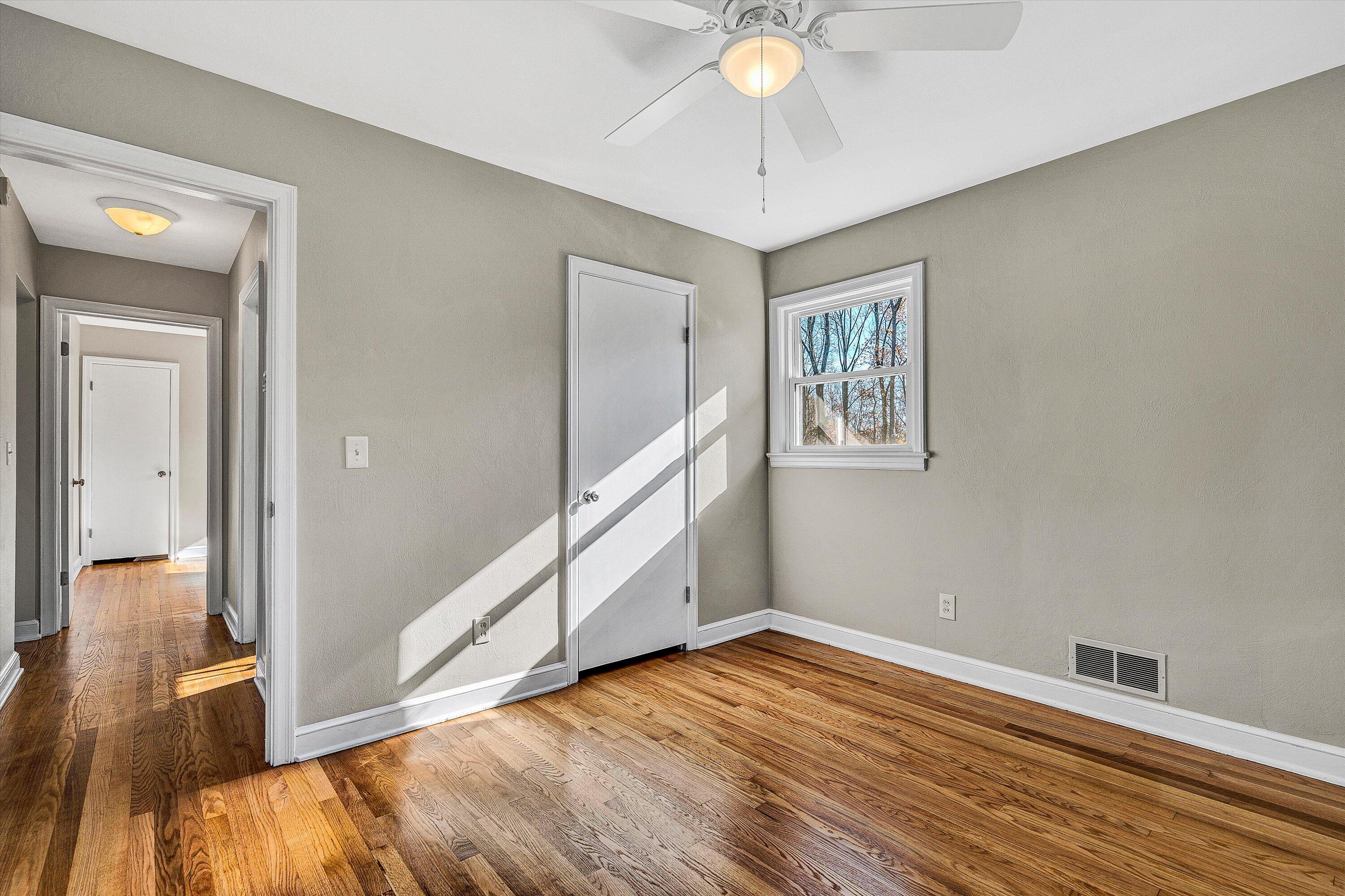 4472 Stonewall Road Northwest Roanoke, VA 24017 - Photo 15 of 37 Bedroom 2