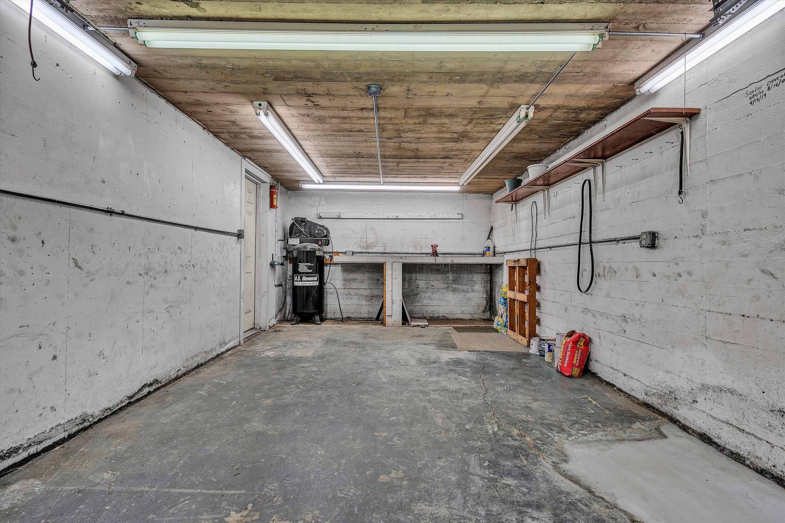 4472 Stonewall Road Northwest Roanoke, VA 24017 - Photo 24 of 37 Garage - Lower