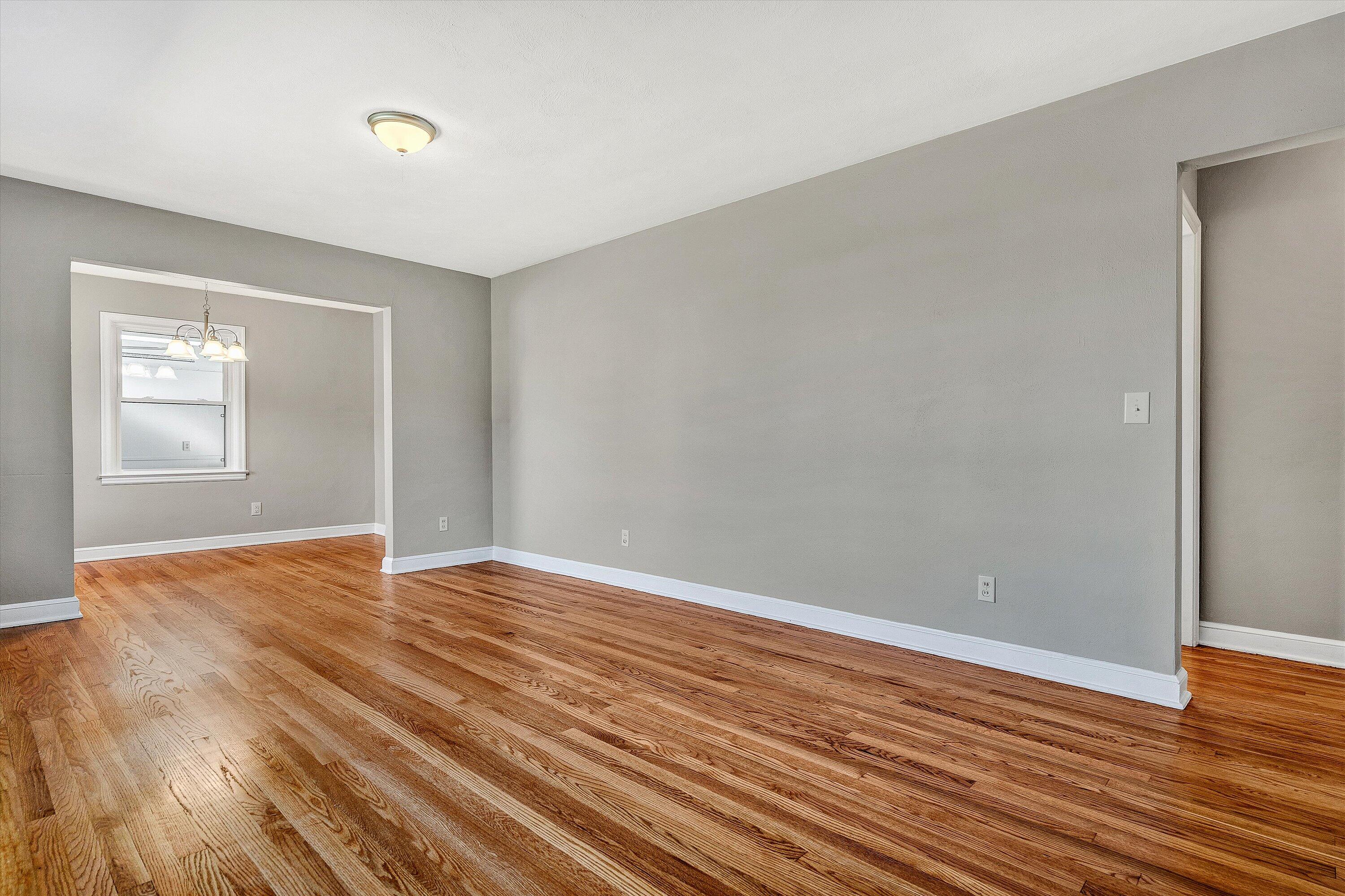 4472 Stonewall Road Northwest Roanoke, VA 24017 - Photo 5 of 37 Living Rm