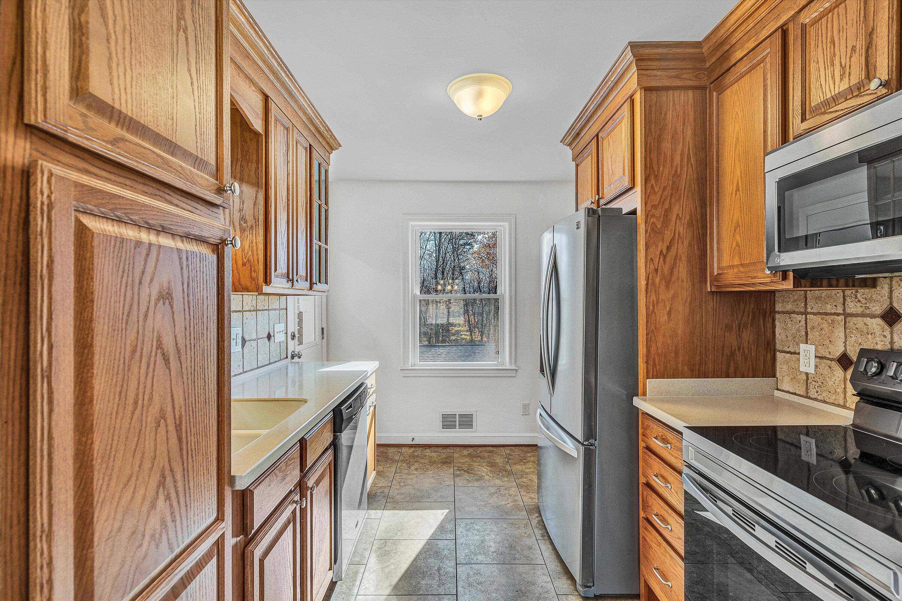 4472 Stonewall Road Northwest Roanoke, VA 24017 - Photo 6 of 37 Kitchen
