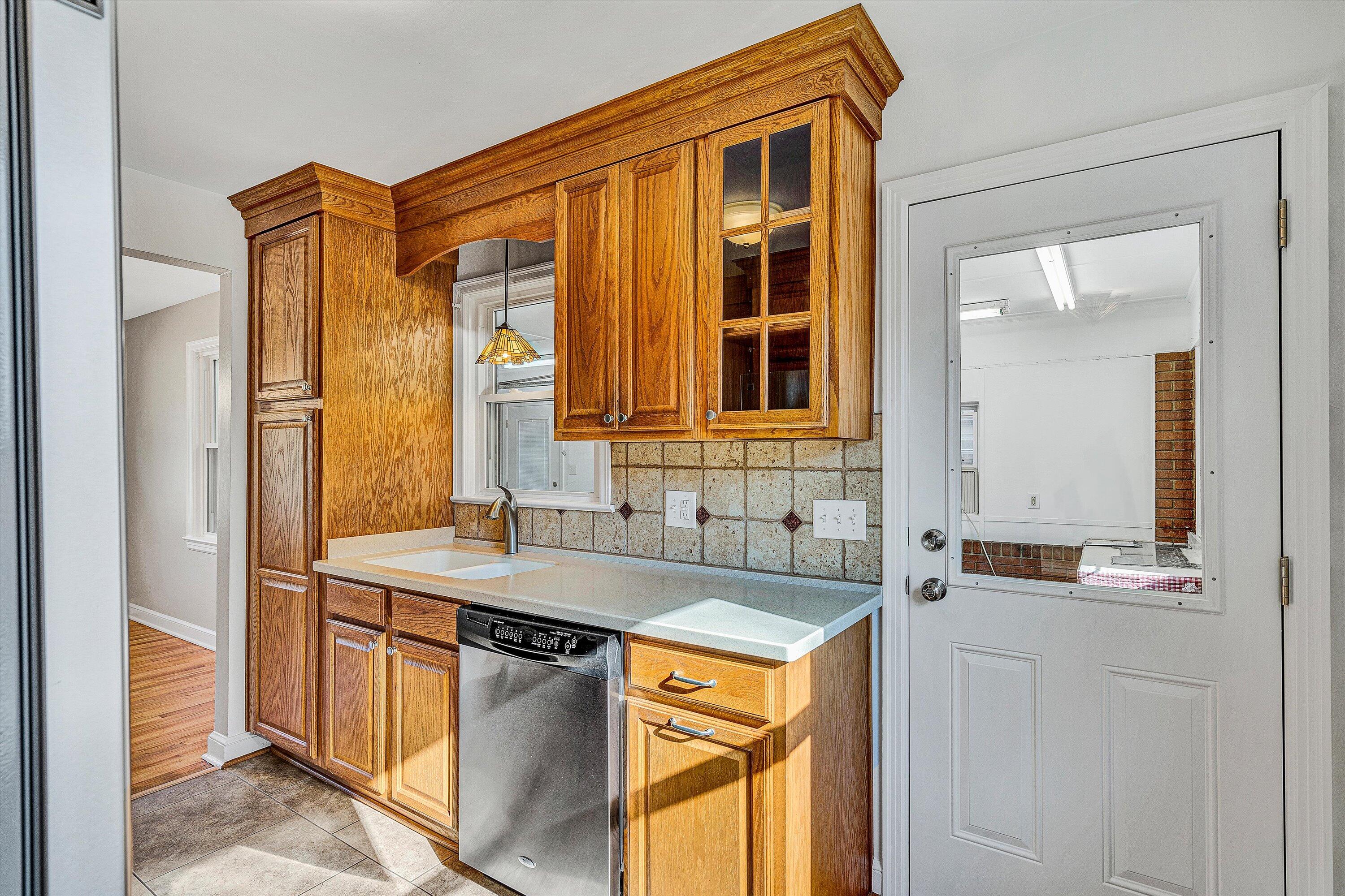 4472 Stonewall Road Northwest Roanoke, VA 24017 - Photo 7 of 37 Kitchen