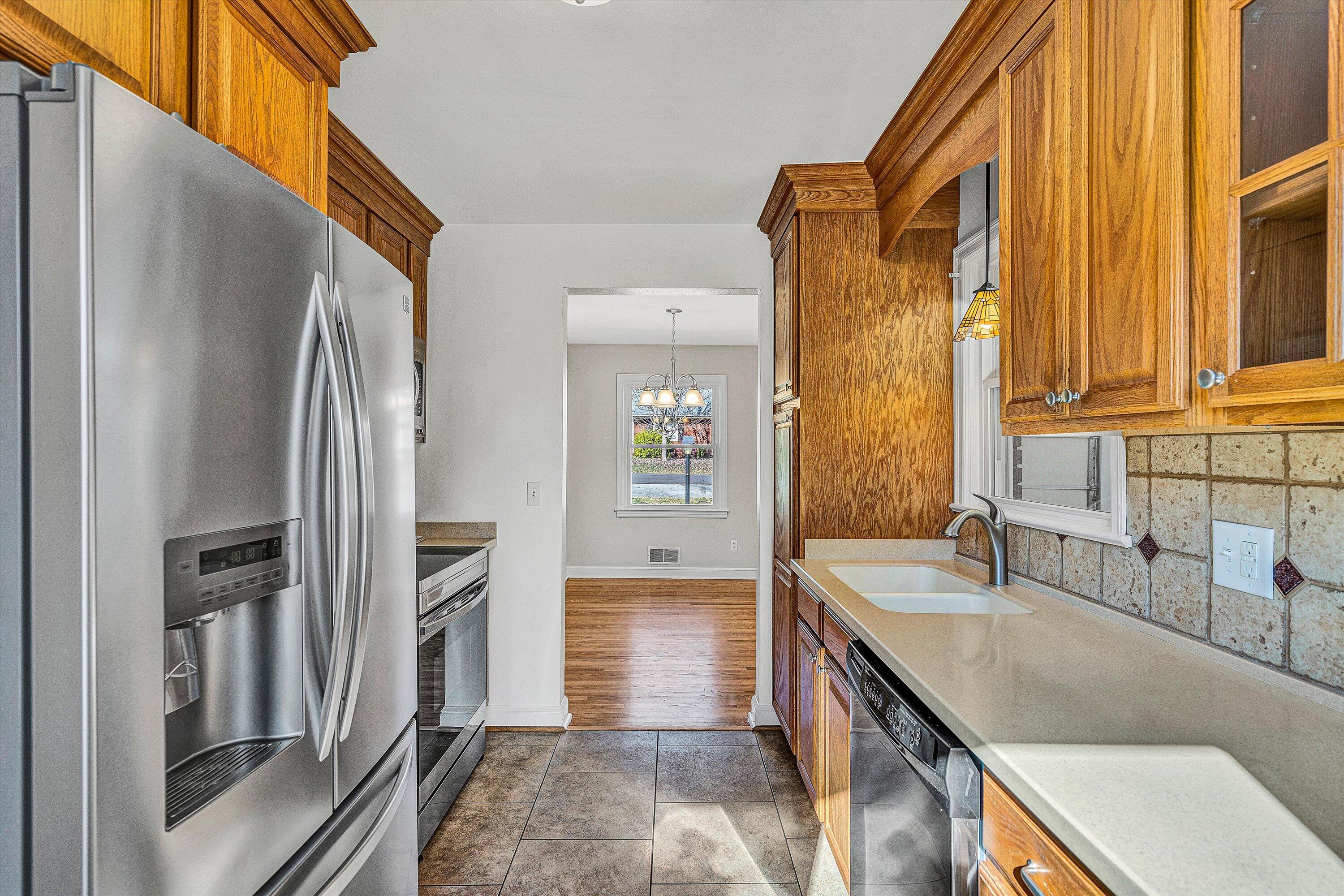 4472 Stonewall Road Northwest Roanoke, VA 24017 - Photo 8 of 37 Kitchen