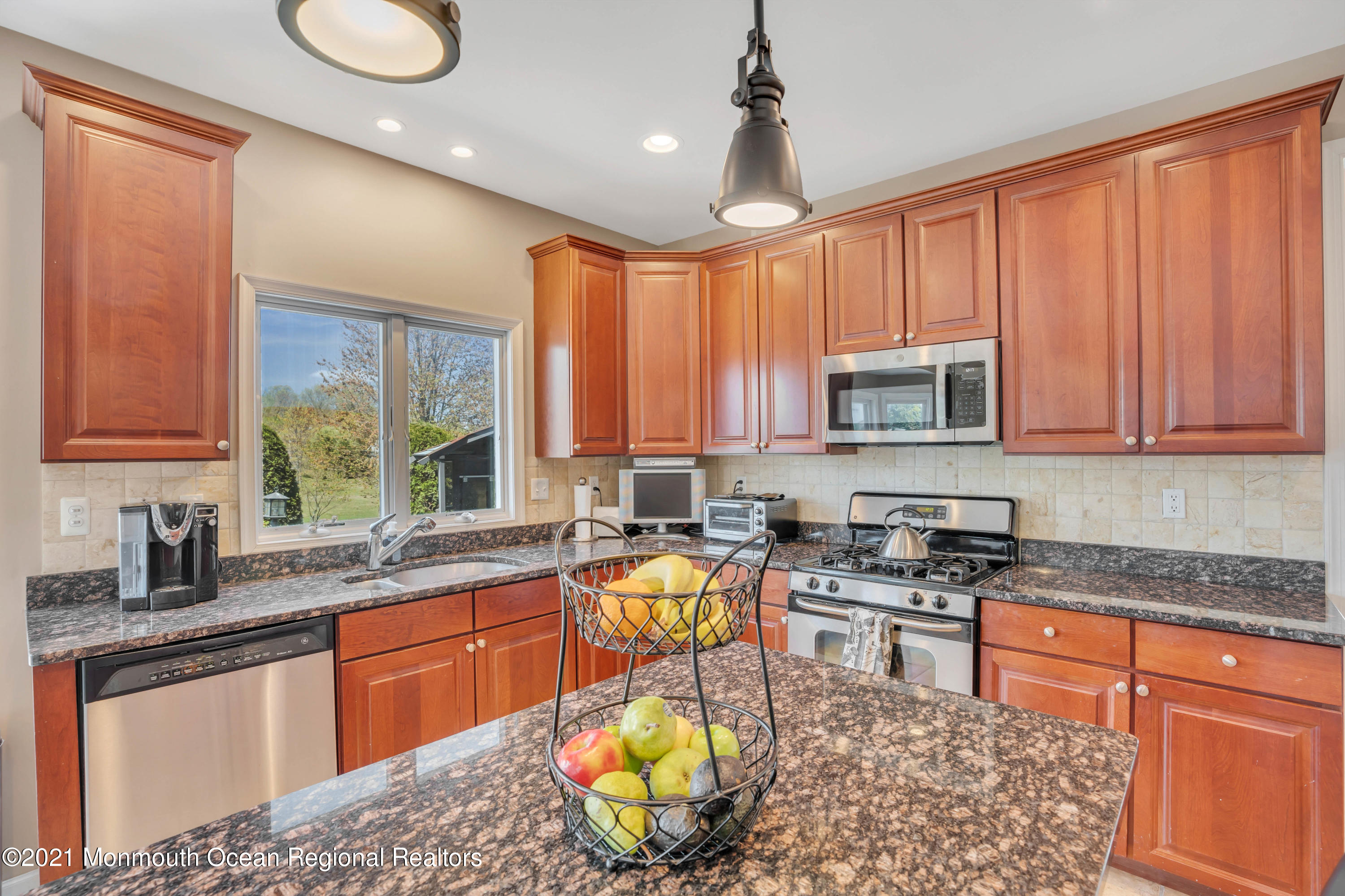 27 Bloomfield Road Manalapan, NJ 07726 - Photo 14 of 50 023_dsc06154
