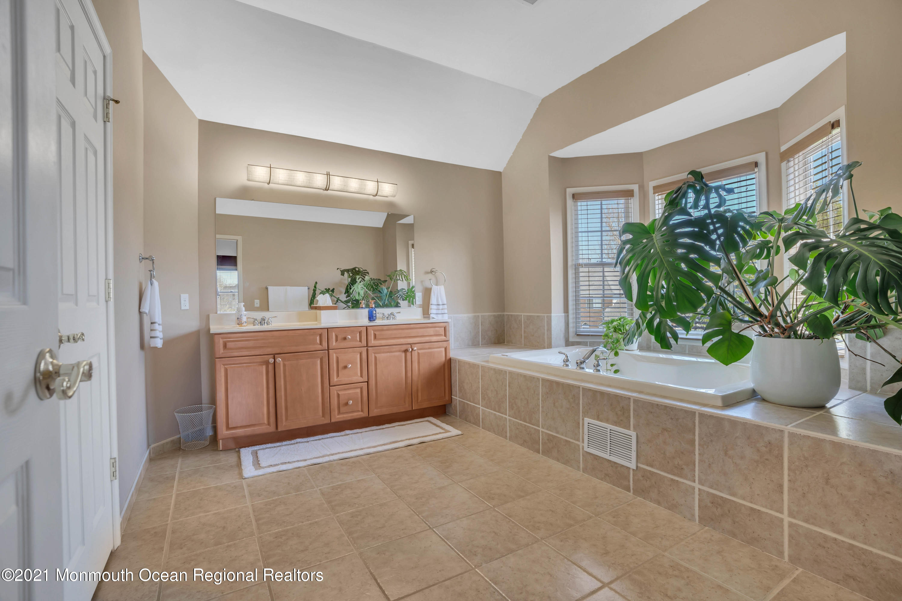 27 Bloomfield Road Manalapan, NJ 07726 - Photo 24 of 50 034_dsc06209
