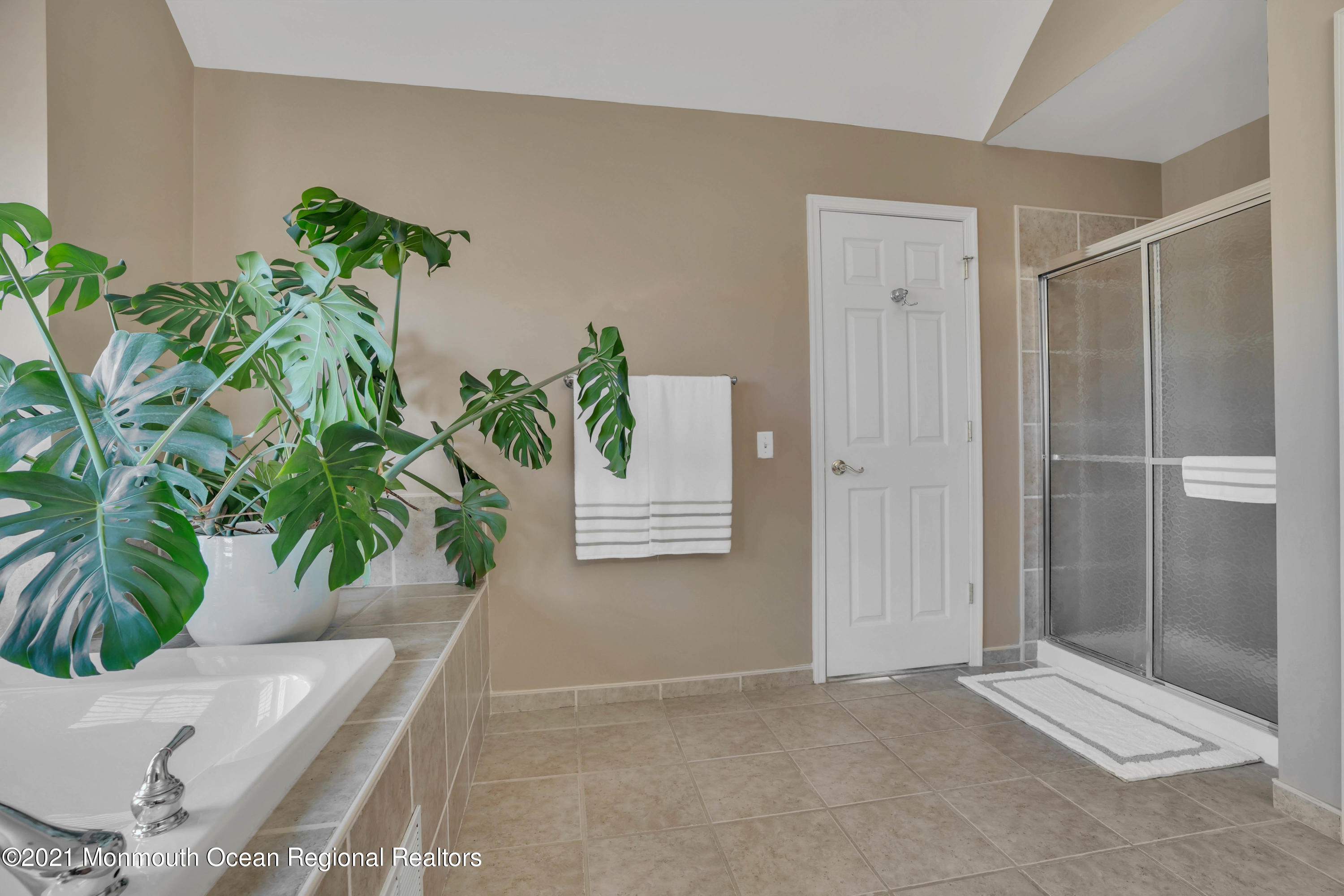 27 Bloomfield Road Manalapan, NJ 07726 - Photo 26 of 50 036_dsc06219