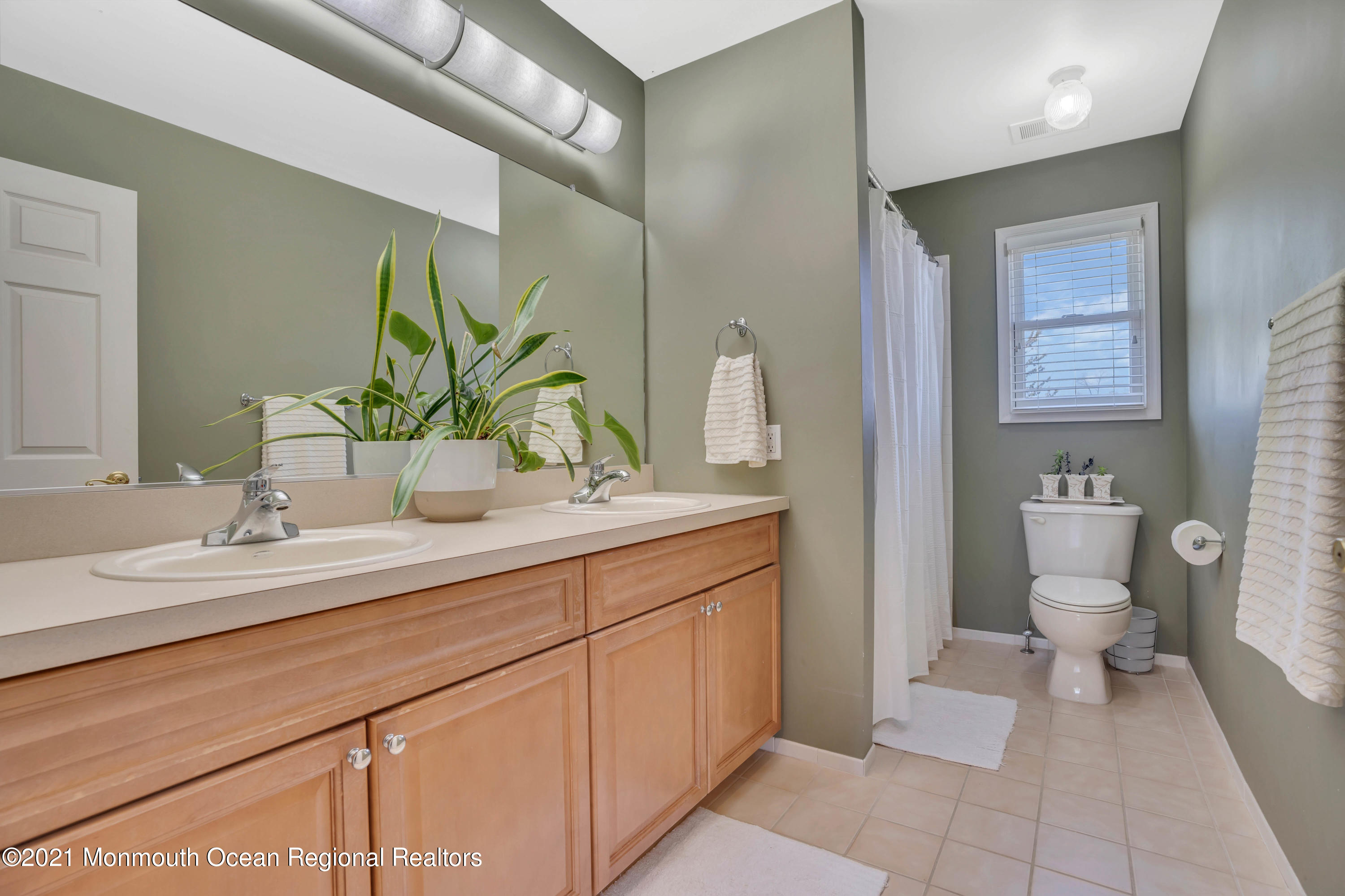 27 Bloomfield Road Manalapan, NJ 07726 - Photo 31 of 50 042_dsc06249