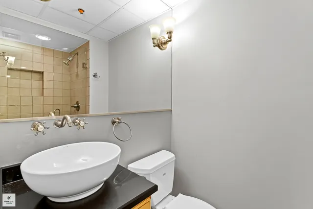 $3,000 | 701 West Jackson Boulevard, Unit 302B, Chicago, IL 60661