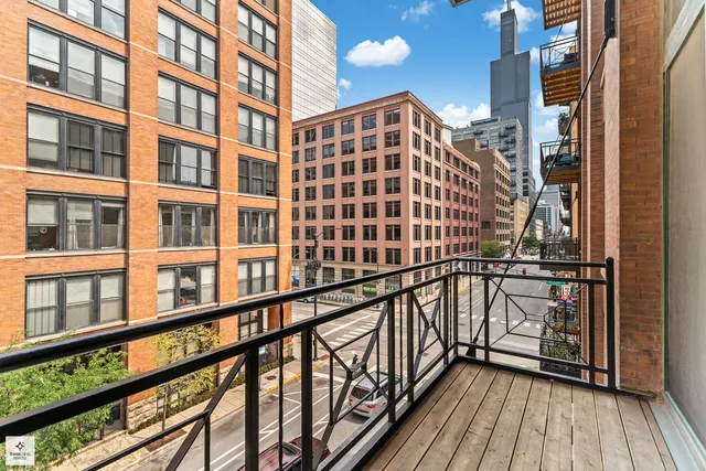 $3,000 | 701 West Jackson Boulevard, Unit 302B, Chicago, IL 60661