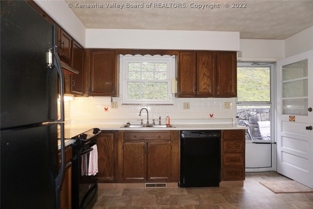3920 Indian Creek Road Elkview, WV 25071 - Photo 8 of 24 Gallery Image 8