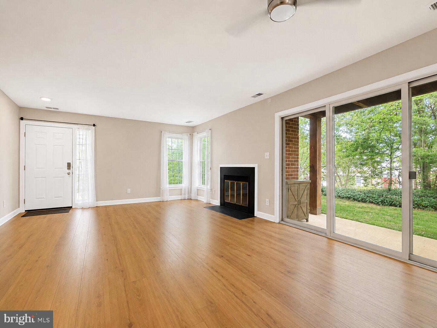 11150 Beaver Trail Court Reston, VA 20191 - Photo 5 of 20 Living