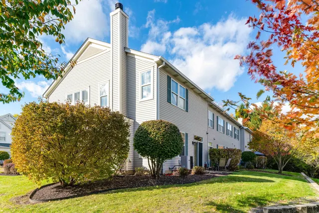 $289,999 | 2858 Falling Waters Lane, Lindenhurst, IL 60046