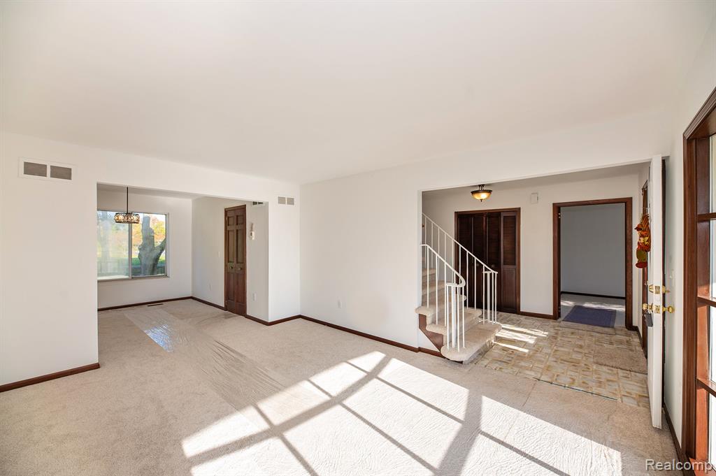 645 Lockmoore Court Rochester Hills, MI 48307 - Photo 7 of 56