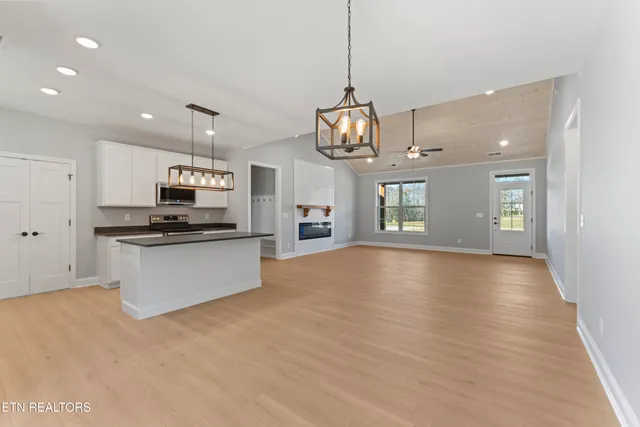 $734,900 | 826 Sophie Drive, Greenback, TN 37742