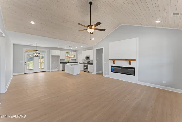 $734,900 | 826 Sophie Drive, Greenback, TN 37742