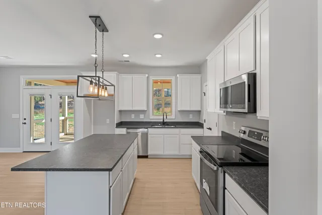 $734,900 | 826 Sophie Drive, Greenback, TN 37742