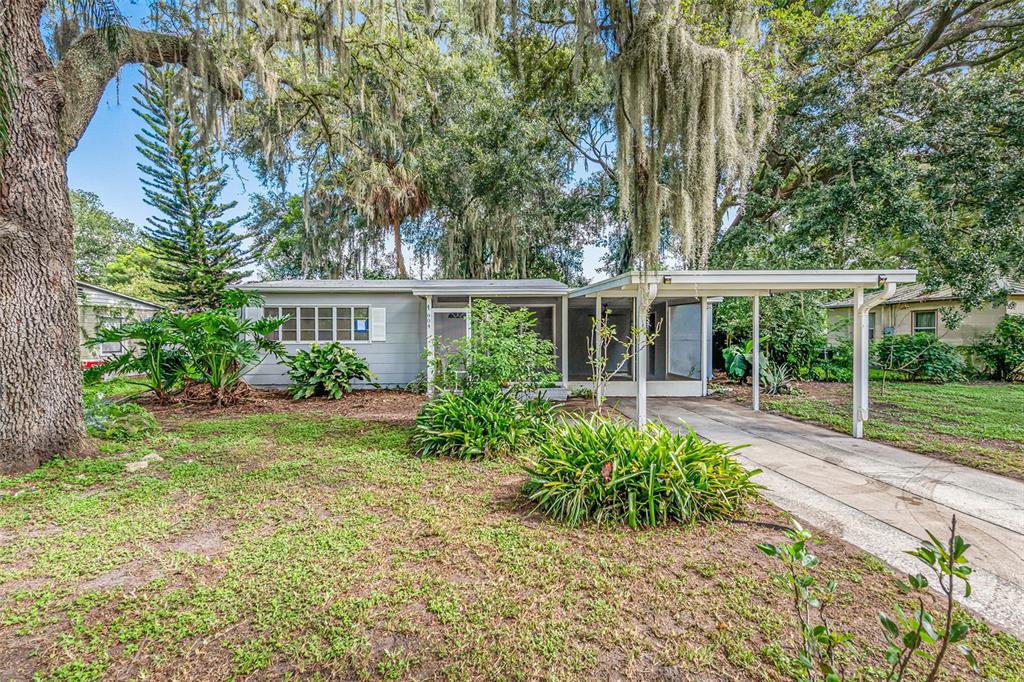 904 Valencia Road Plant City, FL 33563 - Photo 1 of 1 front view of a house with a yard