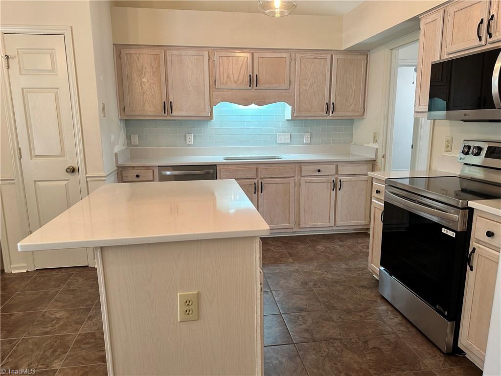 3973 Cobblestone Bend Drive High Point, NC 27265 - Photo 7 of 28 New Quartz Counters