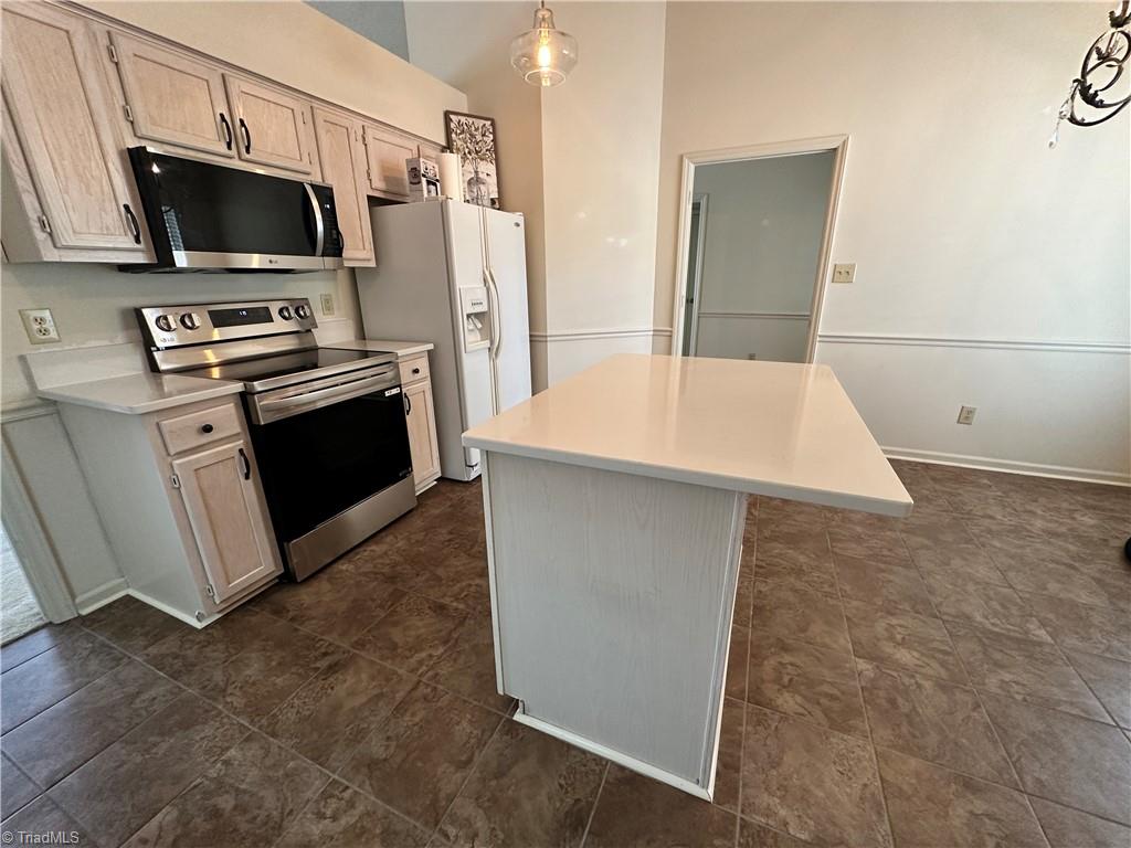 3973 Cobblestone Bend Drive High Point, NC 27265 - Photo 8 of 28 New Quartz Counters