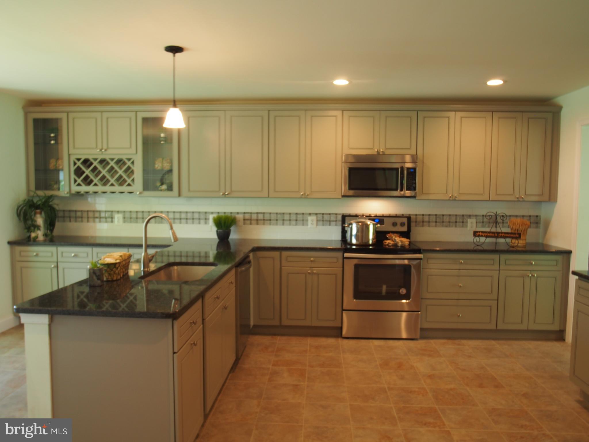 7 Smoketree Road Levittown, PA 19056 - Photo 7 of 35 Gallery Image 7