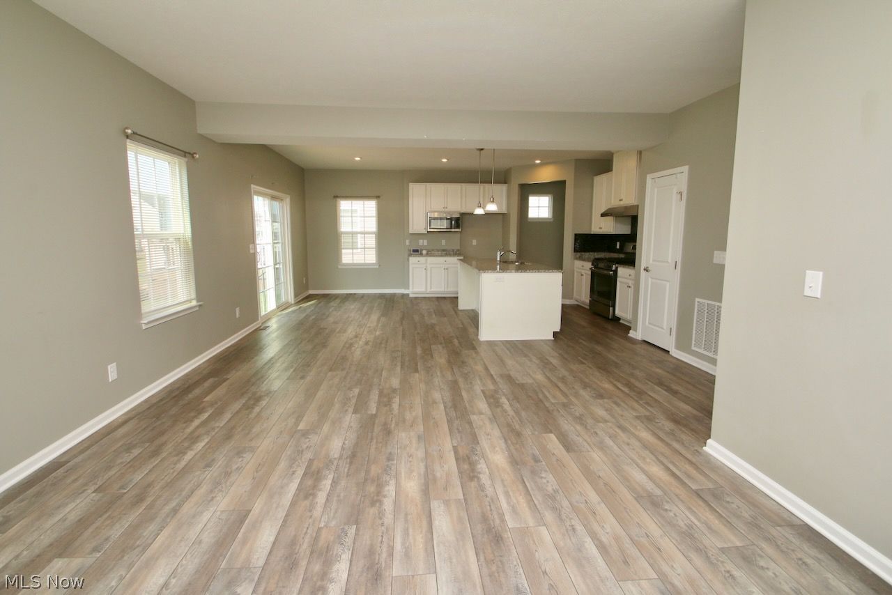 38542 Ranally Way Willoughby, OH 44094 - Photo 4 of 32