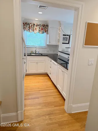 $4,500 | 111 Havemeyer Place, Unit CARRIAGE HOUSE, Greenwich, CT 06830