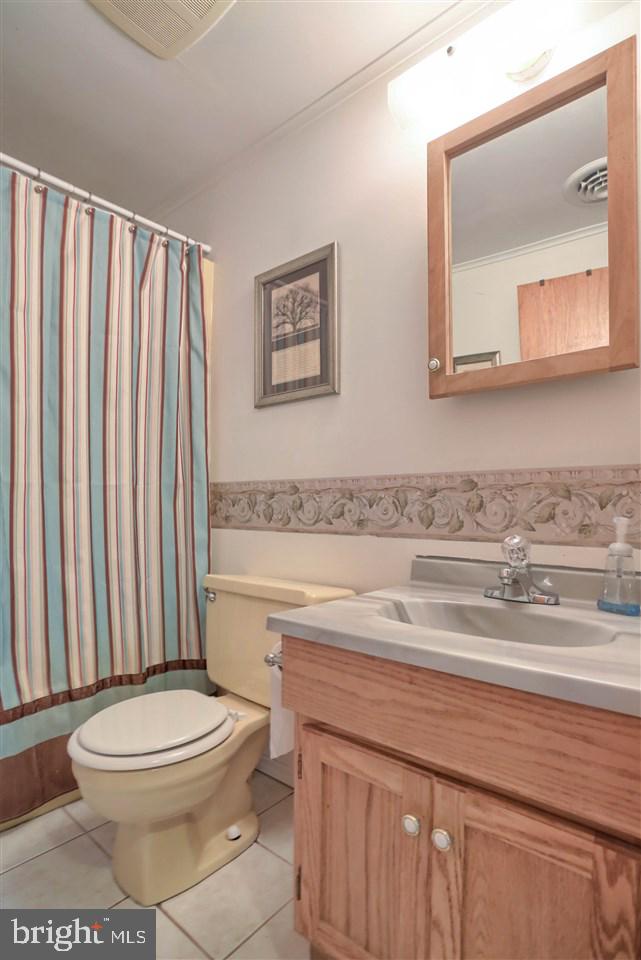 1409 Wogan Road York, PA 17404 - Photo 19 of 36 a bathroom with a toilet a sink and a mirror