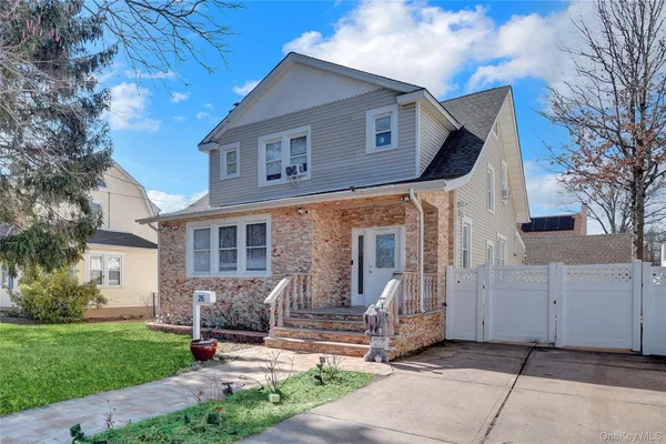 $949,000 | 26 Hilbert Street, Hempstead, NY 11550