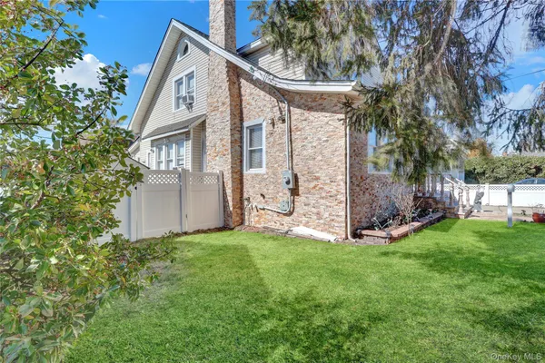 $949,000 | 26 Hilbert Street, Hempstead, NY 11550