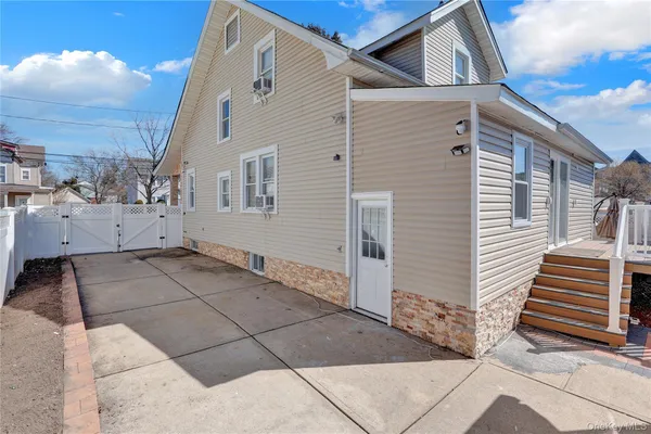 $949,000 | 26 Hilbert Street, Hempstead, NY 11550