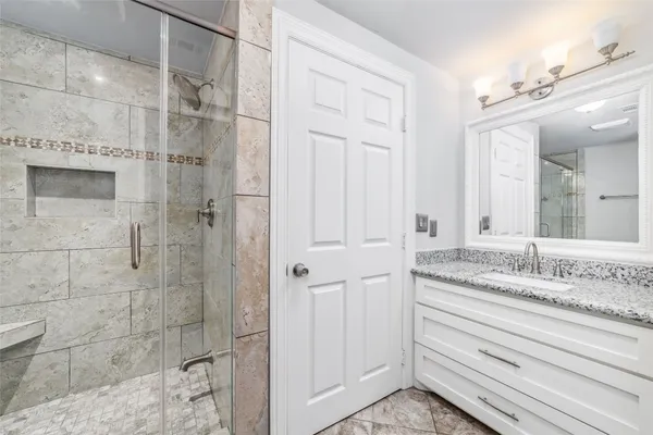 $2,100 | 5012 Irvington Boulevard, Houston, TX 77009