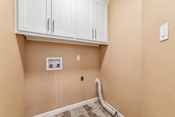 $2,100 | 5012 Irvington Boulevard, Houston, TX 77009