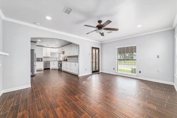 $2,100 | 5012 Irvington Boulevard, Houston, TX 77009