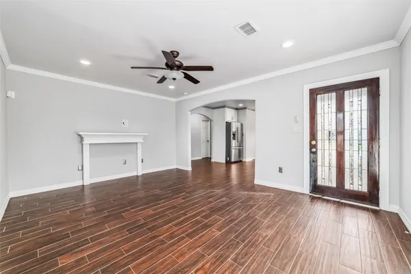 $2,100 | 5012 Irvington Boulevard, Houston, TX 77009