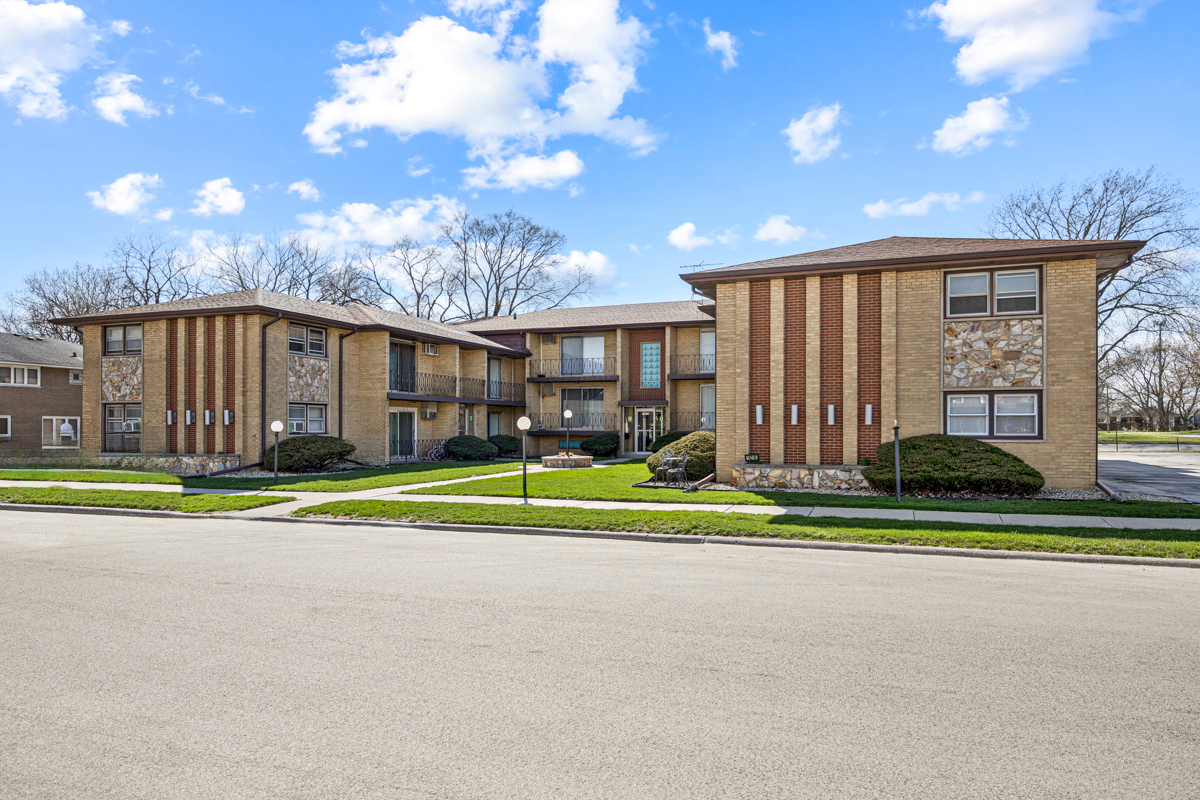 18318 Exchange Avenue, Unit 2F Lansing, IL 60438 - Photo 2 of 20
