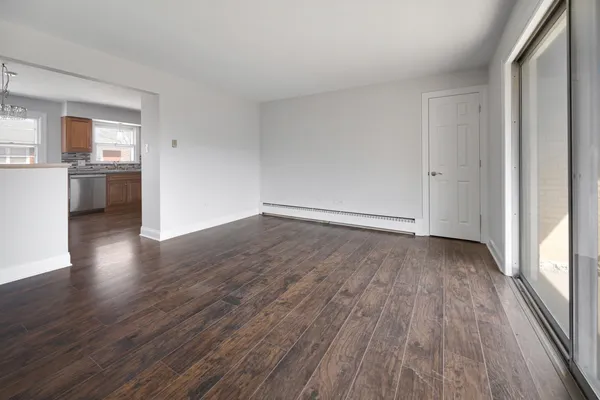 $114,900 | 18318 Exchange Avenue, Unit 2F, Lansing, IL 60438