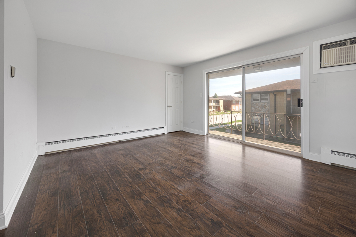 18318 Exchange Avenue, Unit 2F Lansing, IL 60438 - Photo 4 of 20