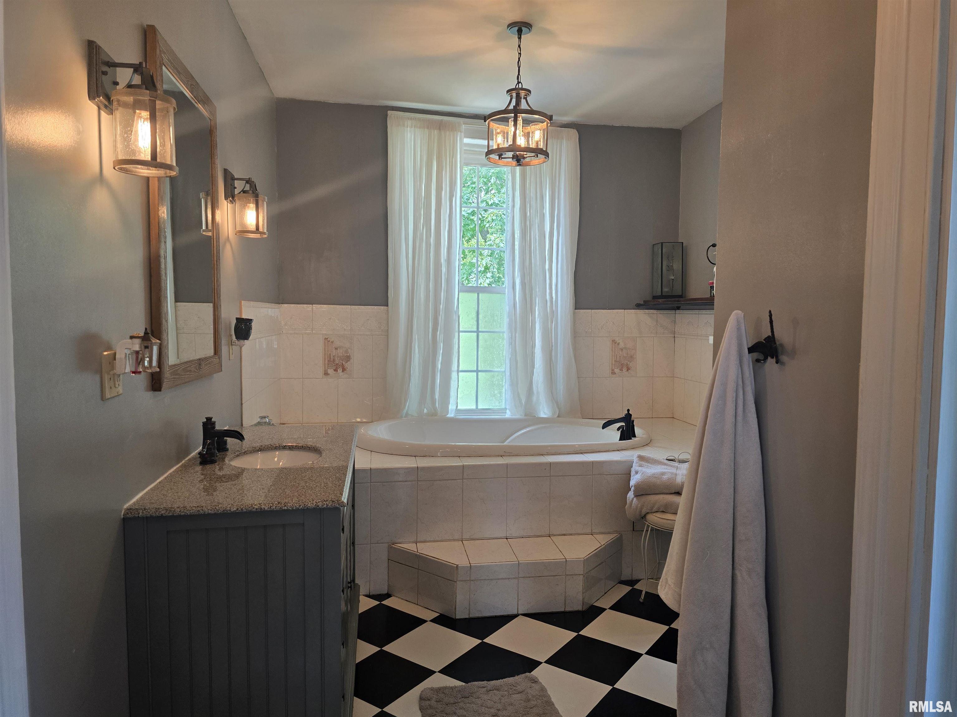 239 West Chestnut Street Canton, IL 61520 - Photo 58 of 83