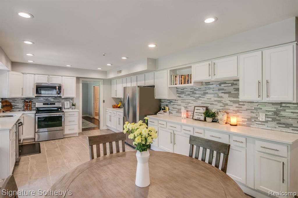 4840 Stoneleigh Road Bloomfield Hills, MI 48302 - Photo 14 of 41